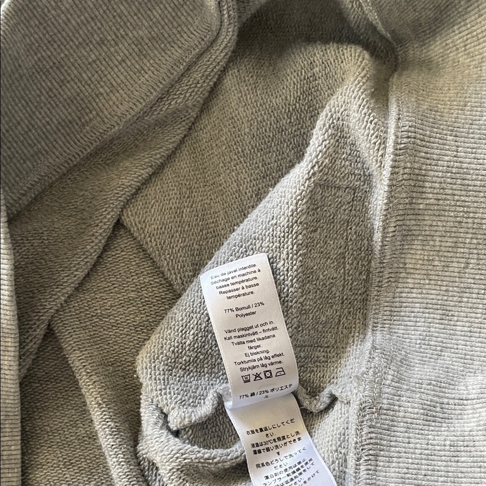 Vineyard Vines Quilted Yoke Half-Zip Sweater - Light Gray & Black - Picture 10 of 11